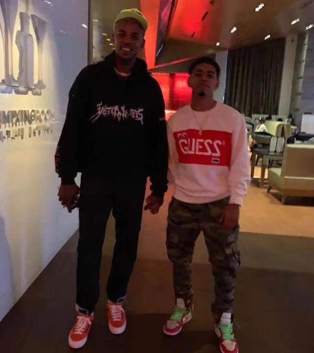 因右踝发炎，朗尼克取消了担任阿森纳vs拜仁解说嘉宾的计划（右踝发炎，朗尼克退出阿森纳战拜仁的解说工作）