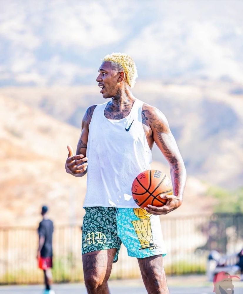 克莱顿替补6中5轰12分，爵士半场唯一上双球员（爵士半场仅克莱顿得分上双：替补出战6投5中砍下12分）