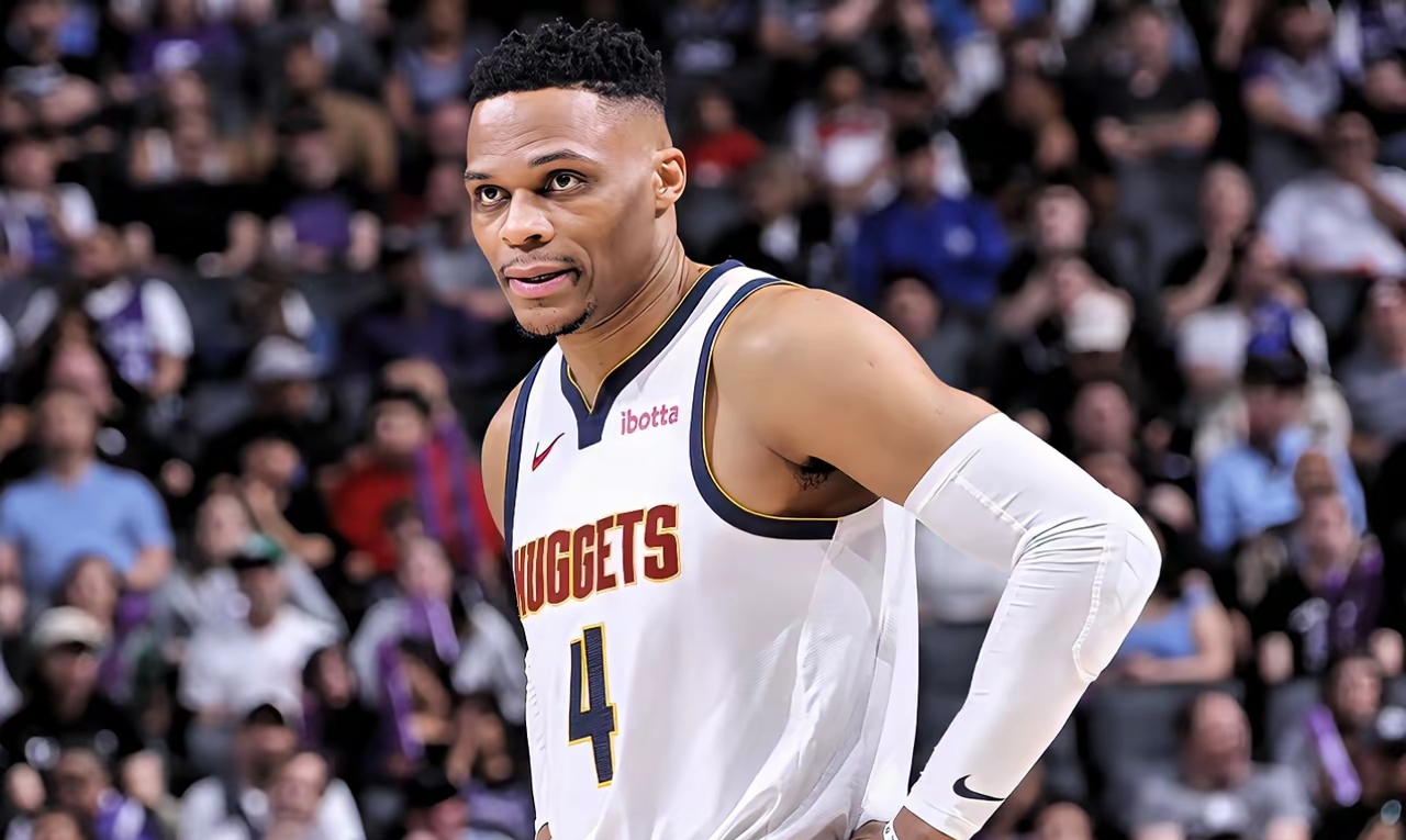 4-0！林诗栋晋级决赛对阵张本智和，向鹏输球，却收获更多加油声（4-0横扫！林诗栋闯入决赛将战张本智和，向鹏虽败收获更多喝彩）